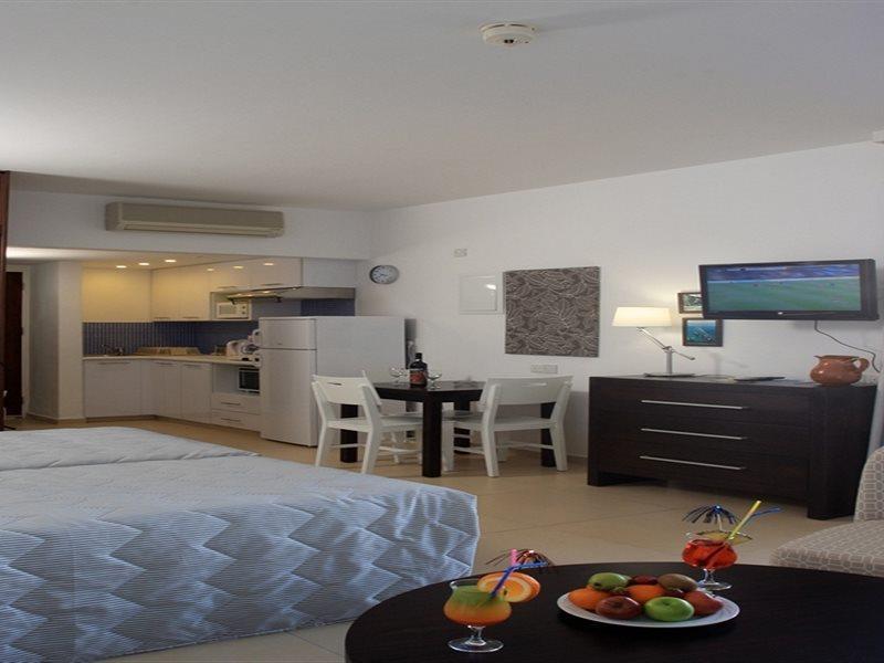 Marismare Apartments Agia Napa Buitenkant foto