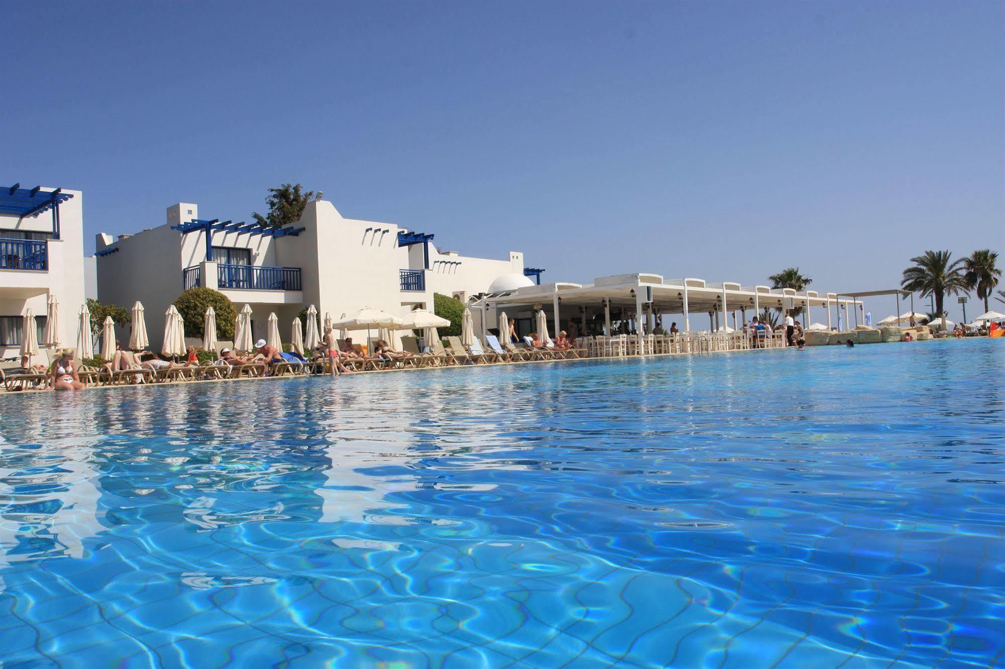 Marismare Apartments Agia Napa Buitenkant foto