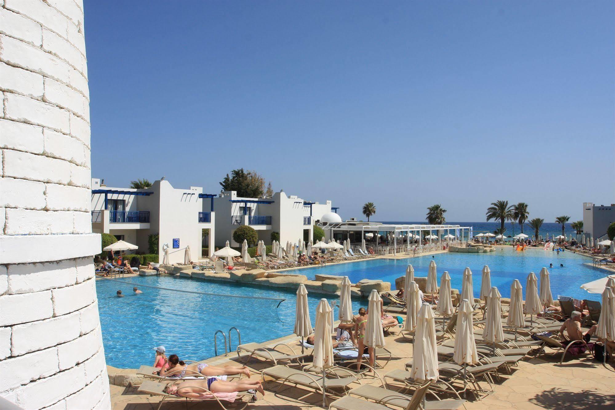 Marismare Apartments Agia Napa Buitenkant foto